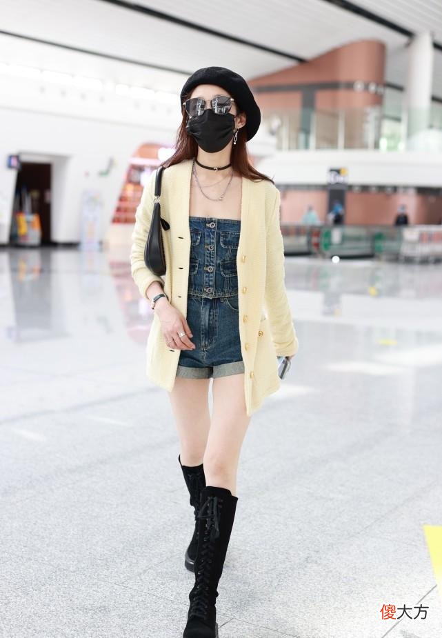 【时尚一点】希林娜依高不愧是团队的C位，简单的牛仔也能穿出个性，腿好长啊