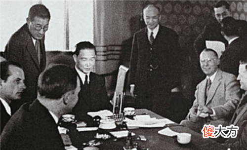 【爱历史】李士群吃了日本上司夫人的肉饼, 不久后毒发身亡, 尸体收缩像只猴