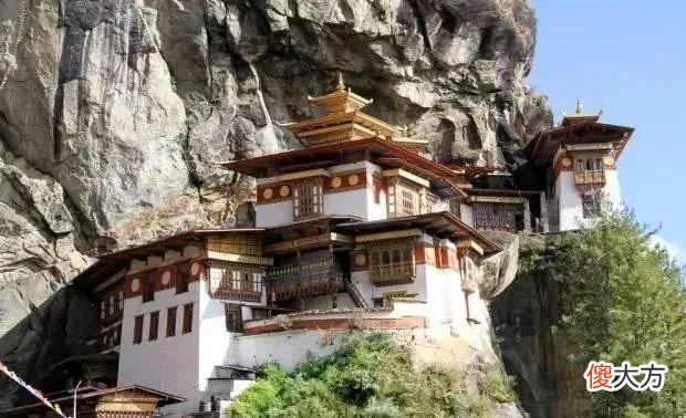 【爱历史】神秘的不丹：国旗印着中国龙，和藏族是亲戚，全国信仰藏传佛教