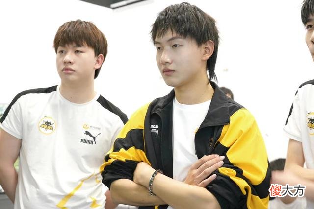 【游戏迷】狼队4-0GK，Fly创2项个人纪录！“狼星”总决赛交手3次，狼队全胜