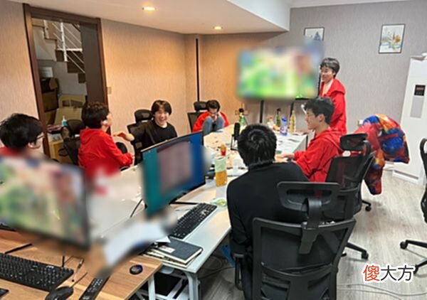 【游戏迷】XYG四强之战遭遇GK降维式打击，粉丝不怒反笑：永远相信五个弟弟