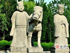 【历史故事】明朝工匠偷建“指路石”，考古队发现皇陵入口，地宫全貌惊呆众人