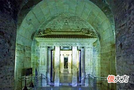 【历史故事】明朝工匠偷建“指路石”，考古队发现皇陵入口，地宫全貌惊呆众人