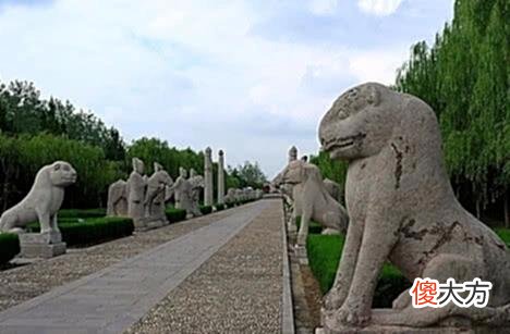 【历史故事】明朝工匠偷建“指路石”，考古队发现皇陵入口，地宫全貌惊呆众人