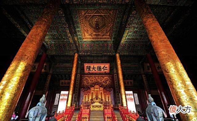 【历史故事】故宫里面的龙椅，到底是用什么材料做的？说出来你别不信
