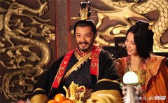 【历史故事】相士劝皇上不要出宫，皇帝大怒：回来就斩了你，相士：你回不来了