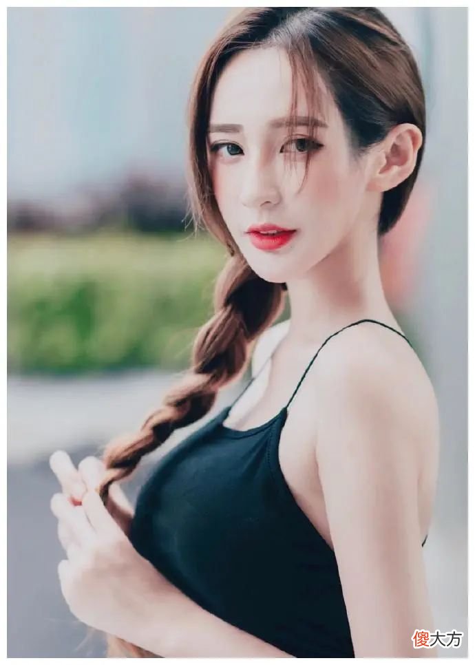 【就爱时尚】马来西亚顶级美人，坐飞机开豪车穿大牌，厨房都不忘秀A5腰