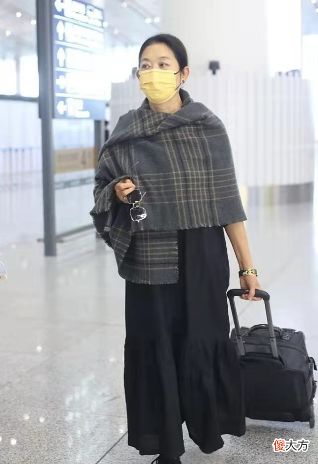 62岁倪萍瘦了气质彻底开挂 62岁倪萍暴瘦