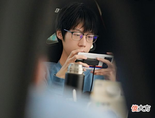 【游戏迷】因为一诺当时的AG超玩会拒绝了FFMVP暖阳！一山容不得二虎！