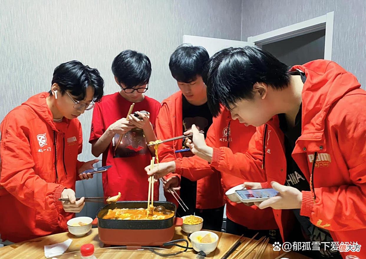 【游戏世界】XYG惨遭被GK零封，弹幕清一色写满舒服了，张大仙反应让人意外