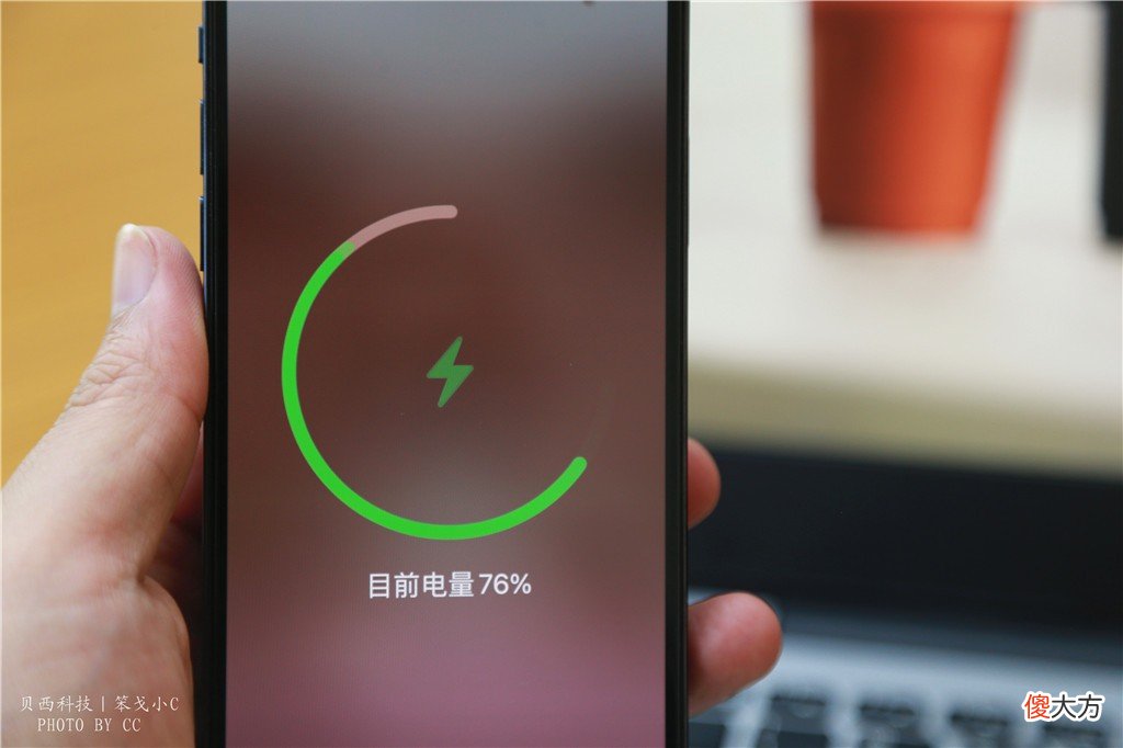 AOHI磁吸充电宝 磁吸充电宝怎么用