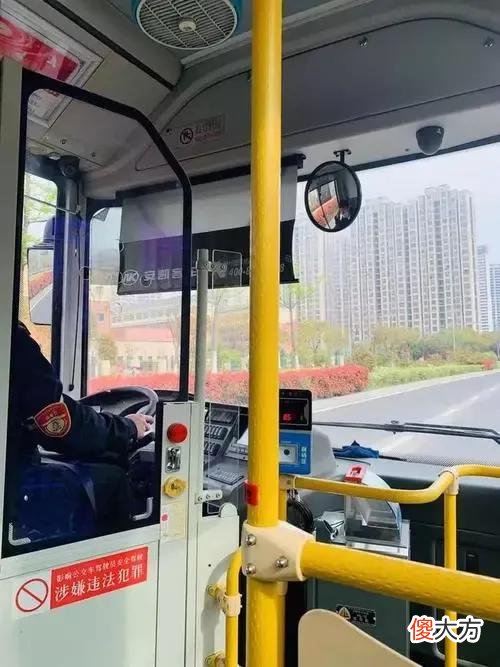 纪念币能当钱花吗 纪念钞能当钱花吗