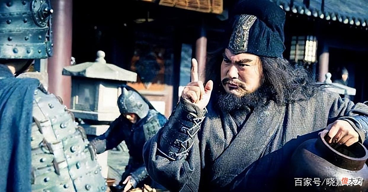 【爱历史】刘备关羽张飞三兄弟，做的后悔一件事，就是成为董卓的救命恩人