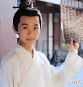 【历史故事】皇帝上联: 灯明月明大明一统, 无人敢对, 一神童秒对出下联