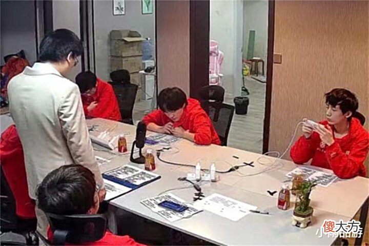 【游戏世界】XYG再次止步四强, 大仙呼吁不要说选手不行, 他们应该效仿eStar
