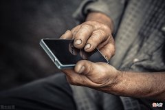 像这种手机店专坑老人钱 买老人手机