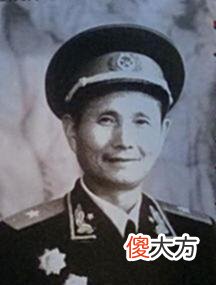 【历史故事】他率领22名士兵和两挺机枪加入我军，一生只升半级，开国被授少将