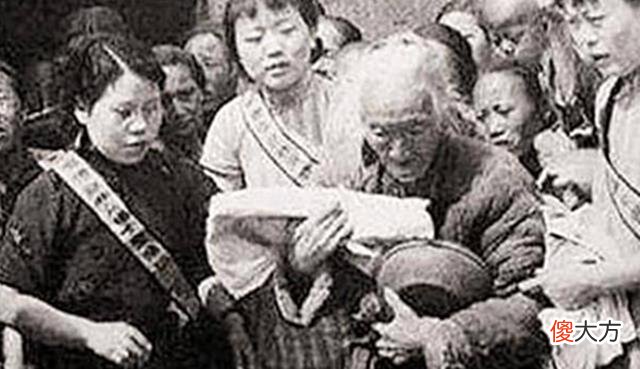 【历史故事】七旬女教师被捕，全村都不让抓，罪名公布后，村民：一定要枪毙