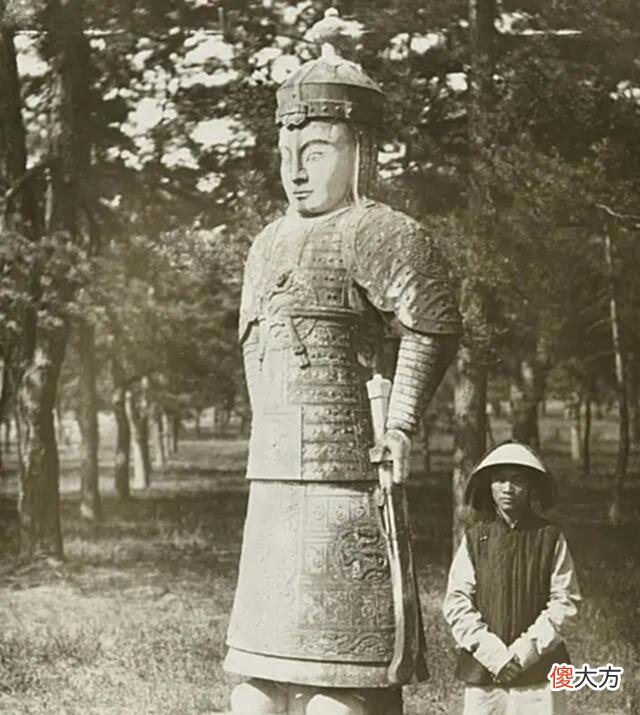 【爱历史】老照片再现清朝护陵侍卫的真实样子，手持兵器和电视剧里的不一样