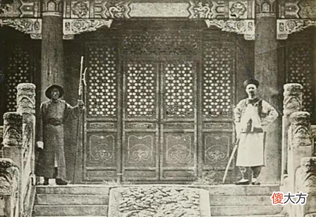【爱历史】老照片再现清朝护陵侍卫的真实样子，手持兵器和电视剧里的不一样
