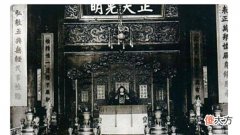 【爱历史】溥仪参观故宫，发现照片贴错了，专家：不懂装懂，溥仪：那是我爹！