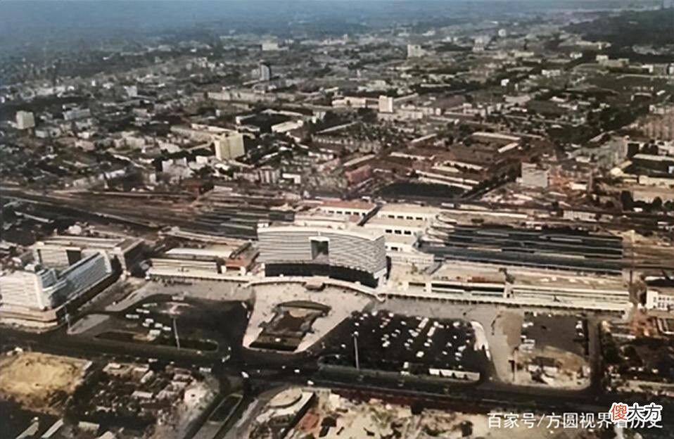 【历史故事】沈阳老照片：1991年的沈阳人民旅社，青年路上骑自行车的恋人