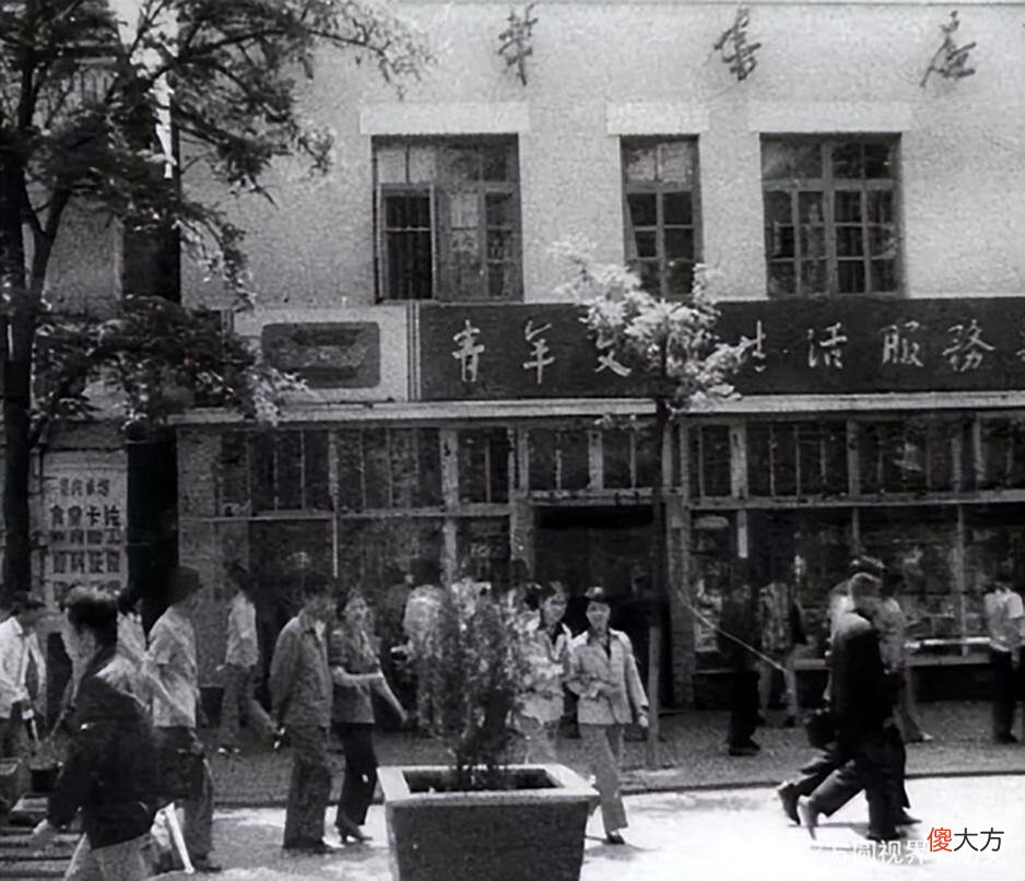 【历史故事】沈阳老照片：1991年的沈阳人民旅社，青年路上骑自行车的恋人