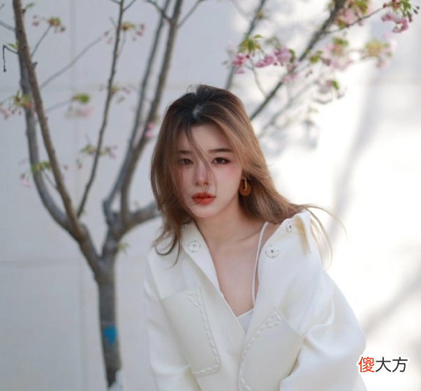 【游戏迷】LPL职业选手的女朋友，我也想打职业！