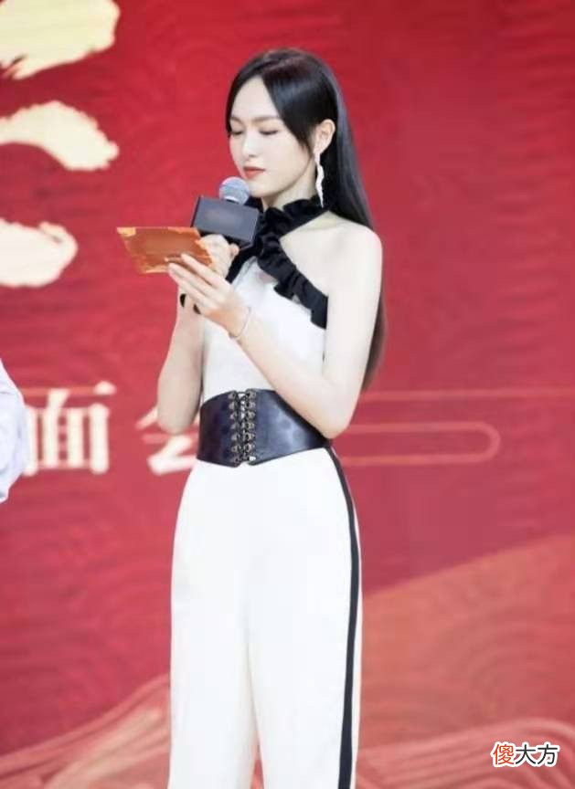 与小8岁的唐嫣同框似同龄 唐嫣和小朋友