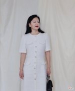 【就爱时尚】“年过半百”怎么穿出高级感？这4种搭配技巧，时髦洋气又减龄