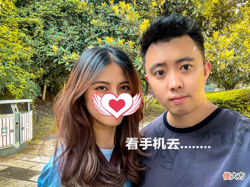 陪女朋友实体店看华为P50Pro