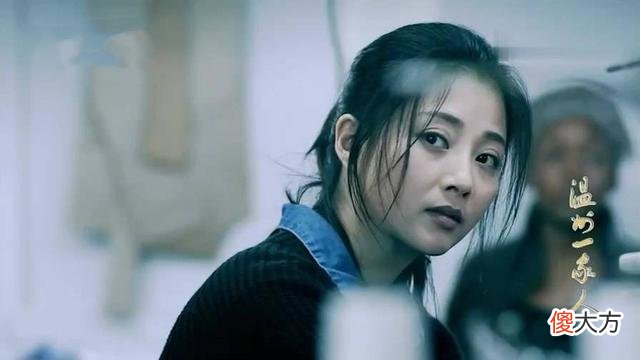 你只看到殷桃嘴上的黑痣 殷桃的嘴唇上的黑痣