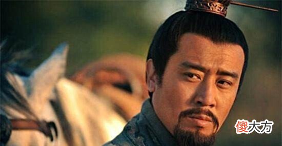 【爱历史】曹操在决定是否处死吕布时，身旁明明站着郭嘉，为何偏要问刘备