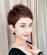 【时尚一点】这款“露耳中性风”短发真时尚，率性干练又个性，轻松赚足回头率