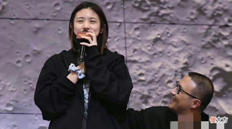 16岁小苹果气质成熟颜值高