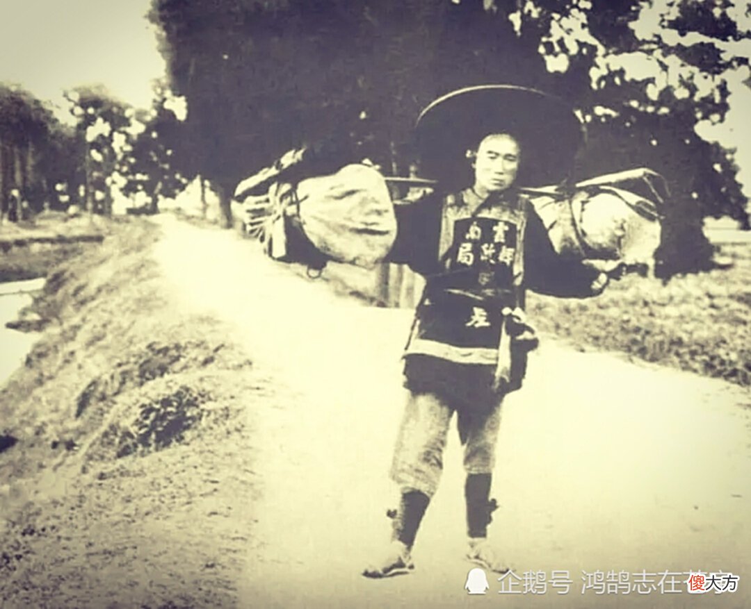 【爱历史】晚清罕见照片：女佣给贵妇洗脚，犯人押赴刑场，慈禧在奇石前留影
