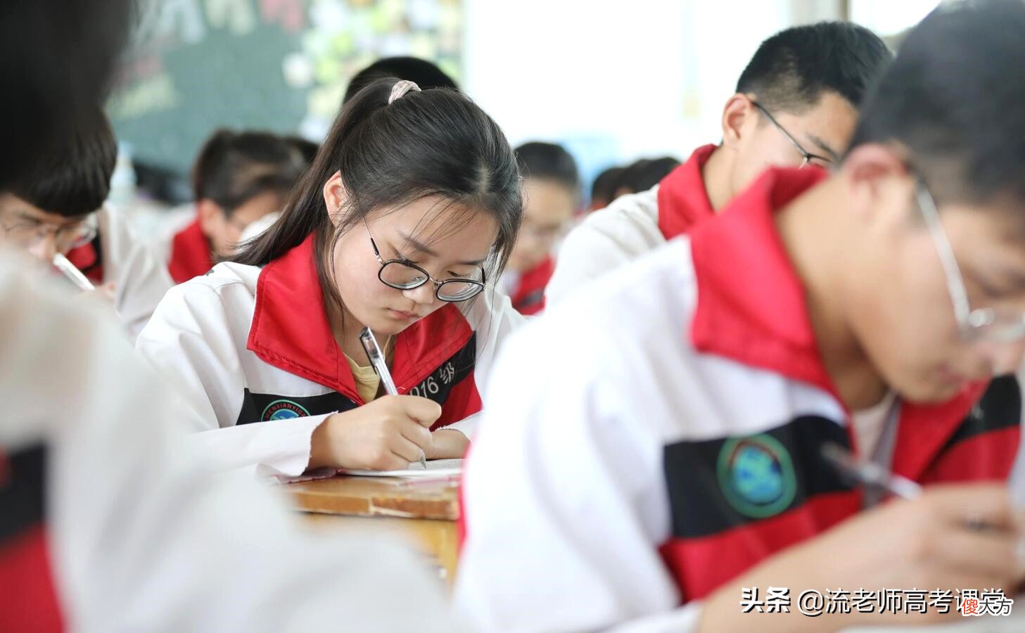 单招院校毕业证与高考招生的一样吗 单招学校毕业证和高考毕业证一样吗
