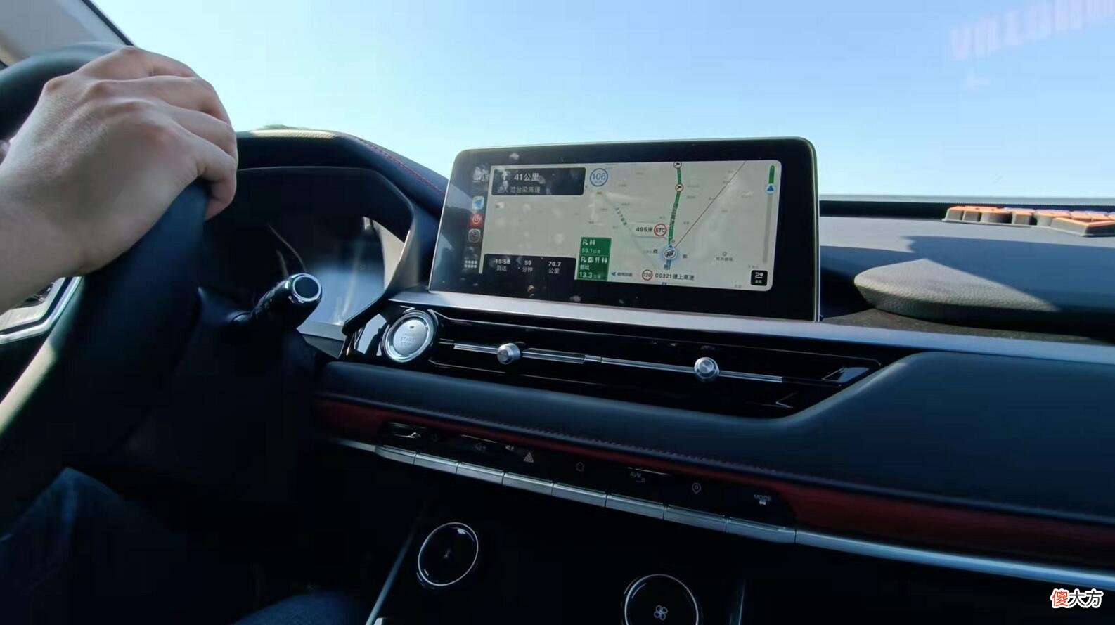 苹果Carplay弱爆了 特意买个苹果做carplay