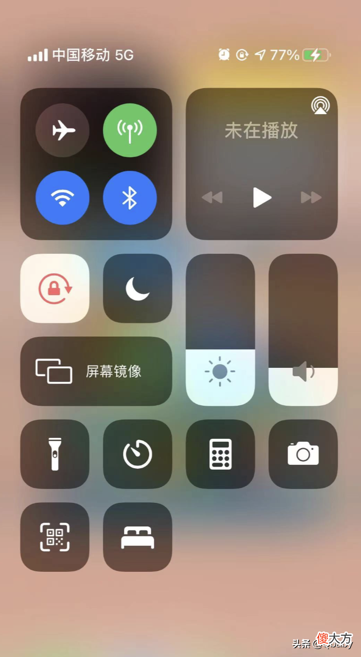 自带线二合一充电宝再也不怕没电了 自带线的充电宝