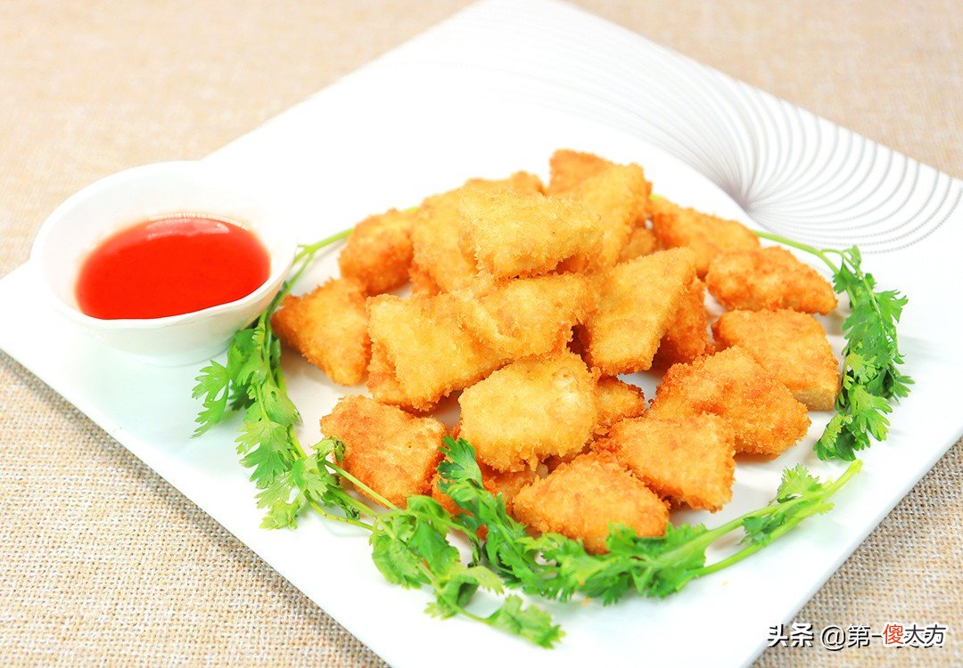 厨师长做的黄金豆腐块，蘸上番茄酱，比鸡肉块还好吃，越吃越过瘾