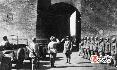 【历史故事】阅兵排练，刘亚楼请人充当主席，吴克华：不行，我哪能代替主席