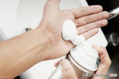 试试这10个剃须泡沫的清洁技巧 剃须刀上的泡沫怎么清