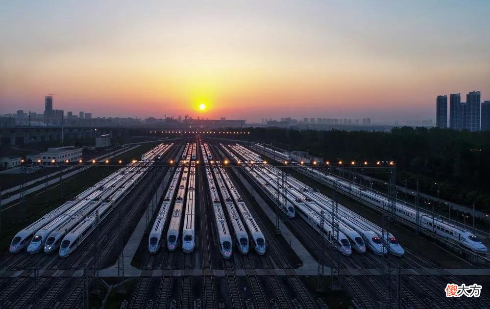 怎样区分和谐号和复兴号高铁 高铁怎么区别复兴号和谐号