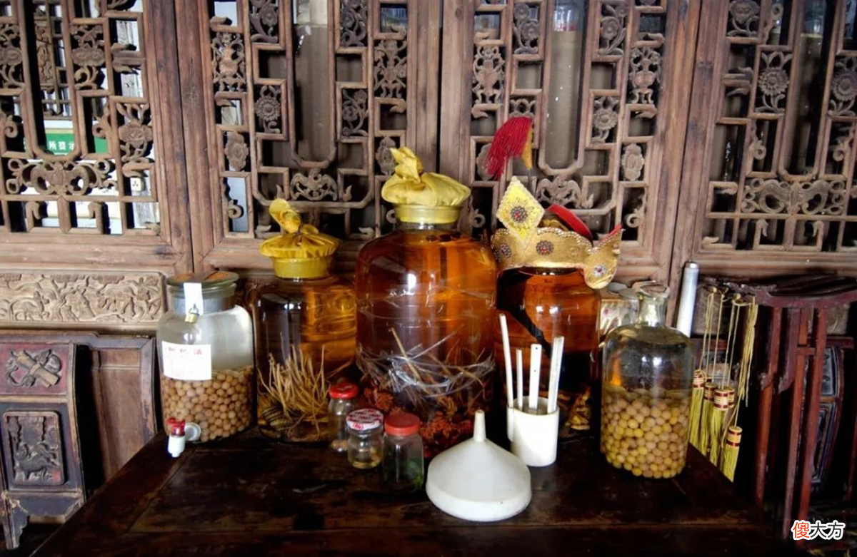 蛇酒是妙药还是泡蛇尸腐液 泡蛇酒是用活蛇还是死蛇