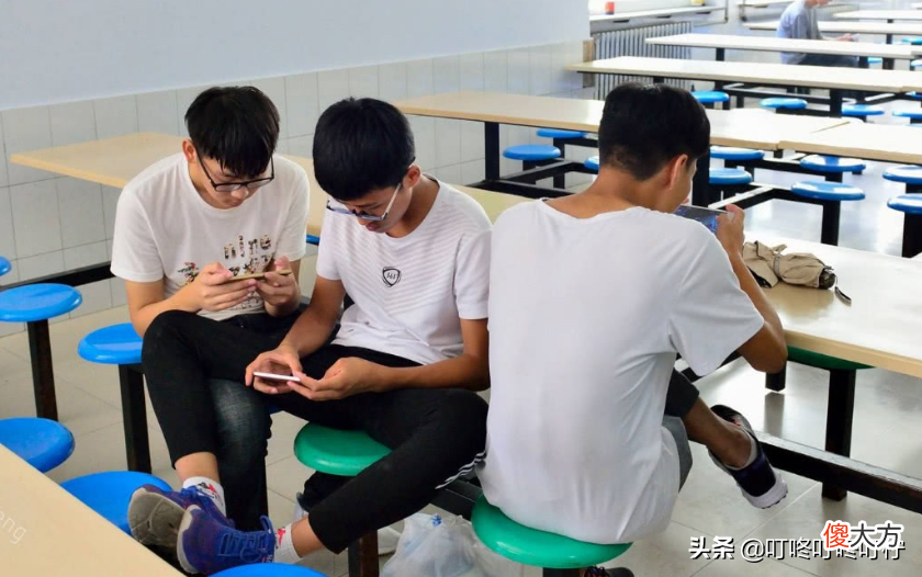 初三学生要手机被拒 学生拒绝交手机怎么办