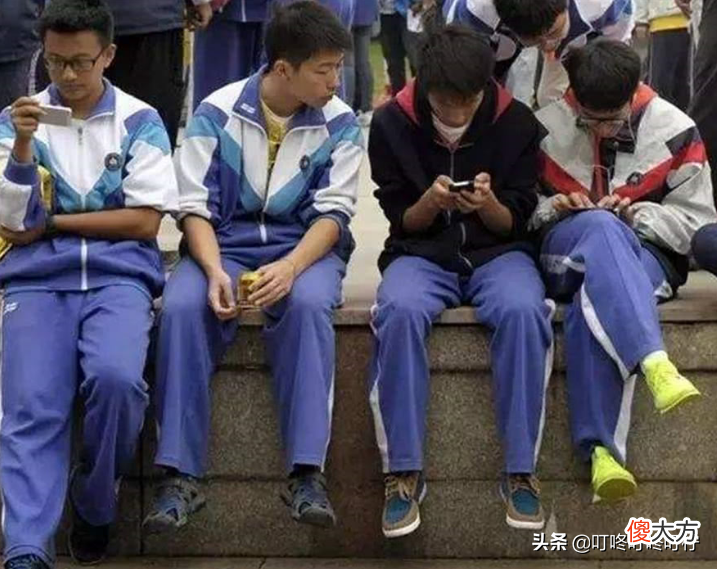 初三学生要手机被拒 学生拒绝交手机怎么办