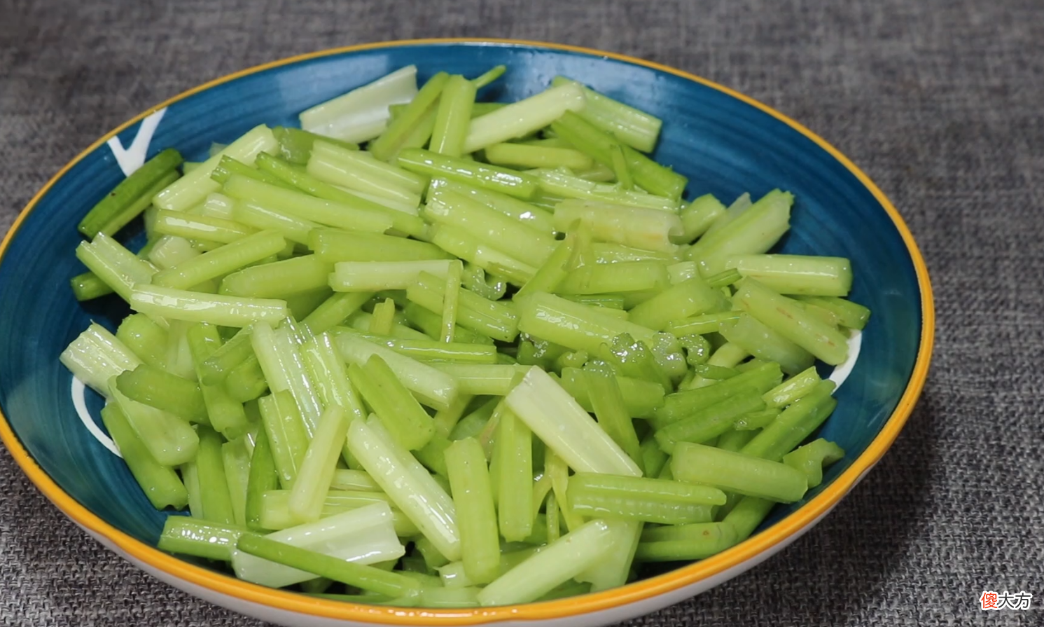 大厨教你芹菜这么做 芹菜该怎么做