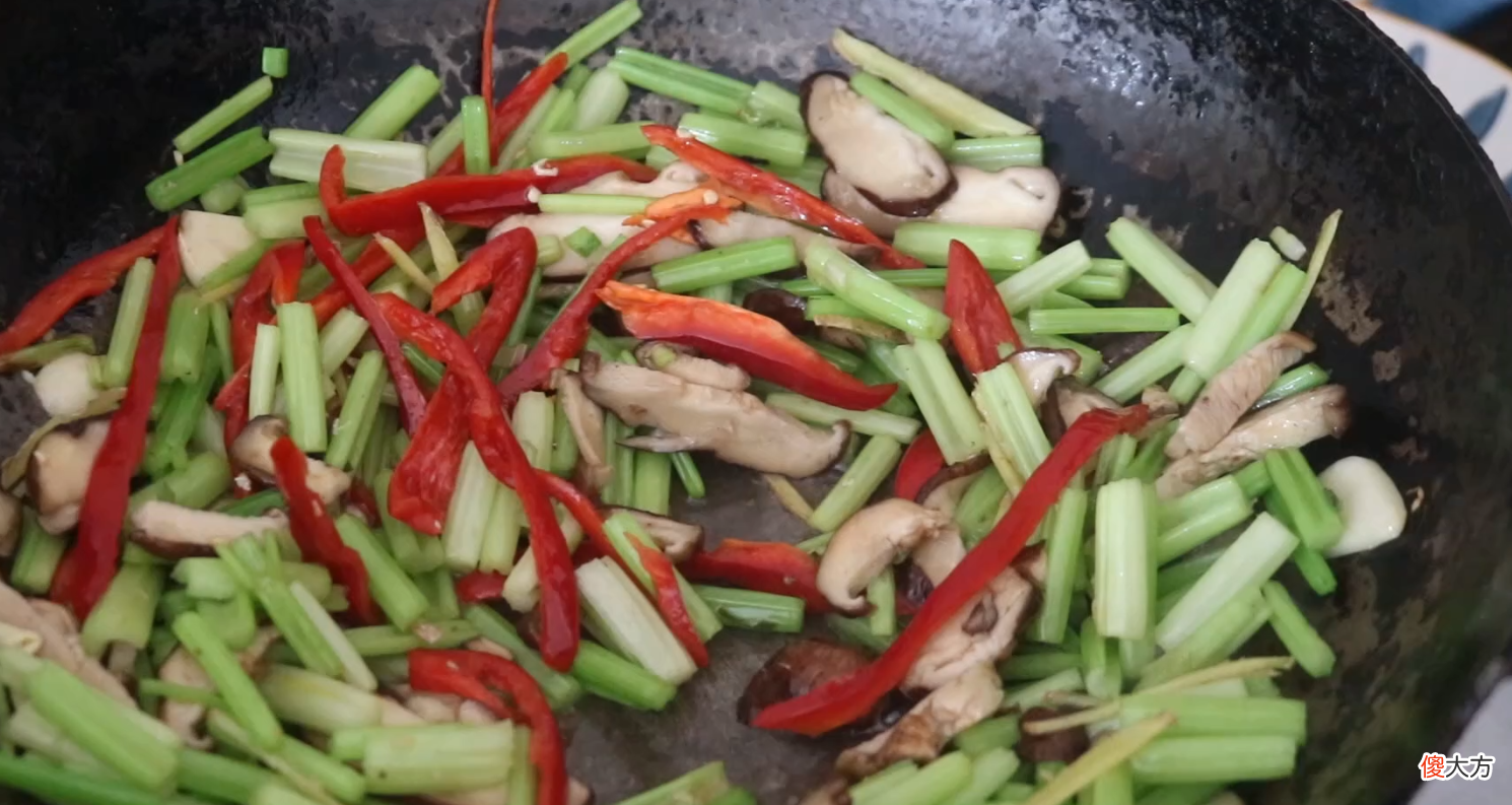 大厨教你芹菜这么做 芹菜该怎么做