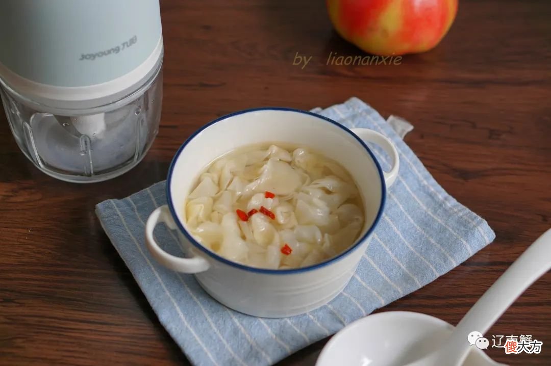 五一假期，给小孙女做辅食，迷你小馄饨一口一个，太好吃了