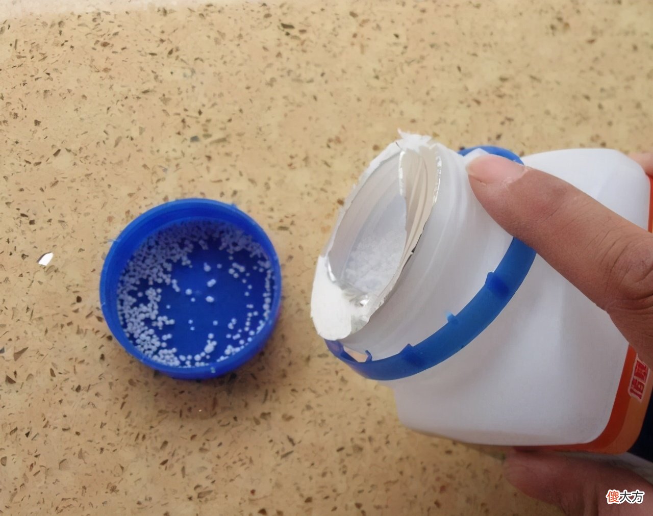 冲水马桶堵了怎么解决 冲水马桶堵住了怎么办
